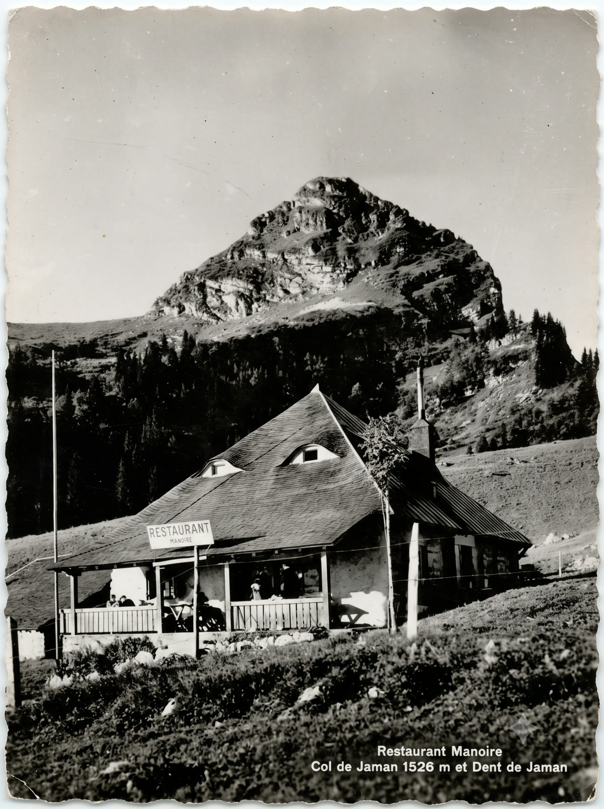Carte postale d'époque du Restaurant Manoire, Col de Jaman, avec la Dent de Jaman en arrière-plan